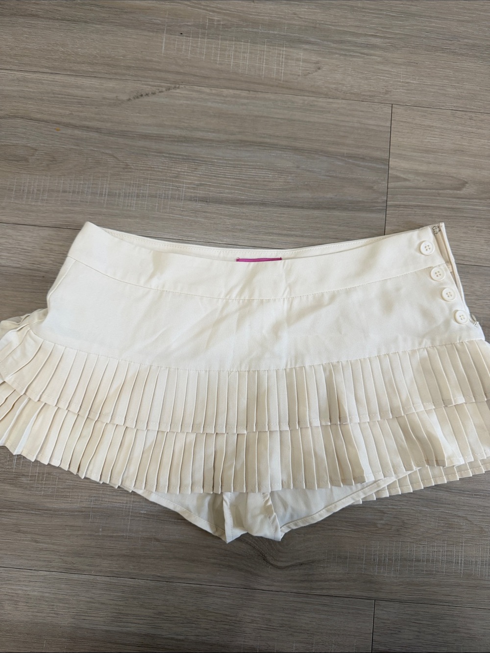 Edikted Cream Pleated Tennis Skort